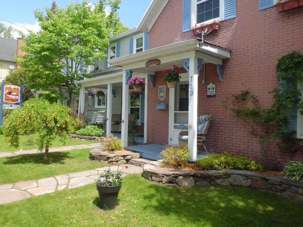 Au Coeur De Magog Bed & Breakfast Exterior foto